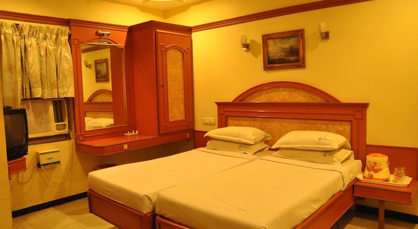 Hotel Sathyam Tiruchirappalli Bagian luar foto